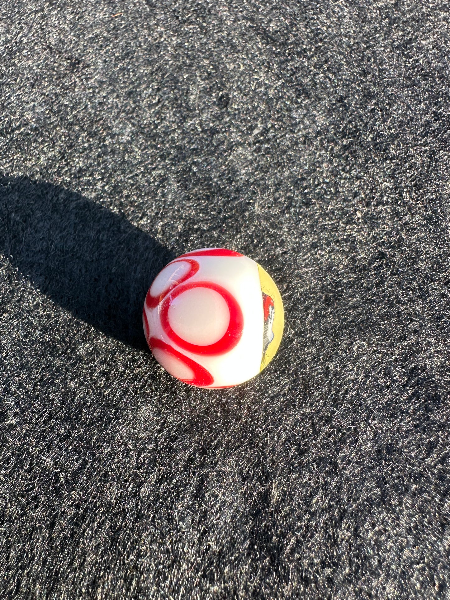 Pokéball Milli Marble – Red/White PokéCore (26mm)